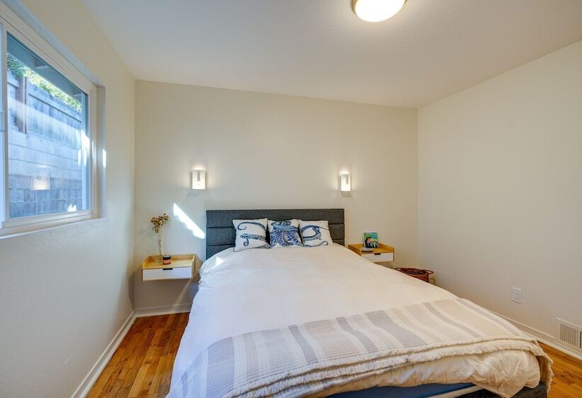 Seaside Home W/ Hot Tub & Patio: Close To Beaches!