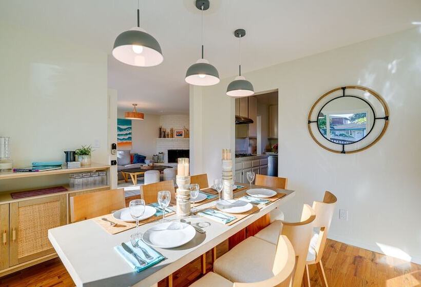 Seaside Home W/ Hot Tub & Patio: Close To Beaches!