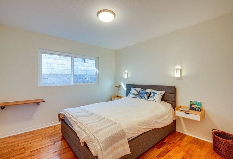 Seaside Home W/ Hot Tub & Patio: Close To Beaches!