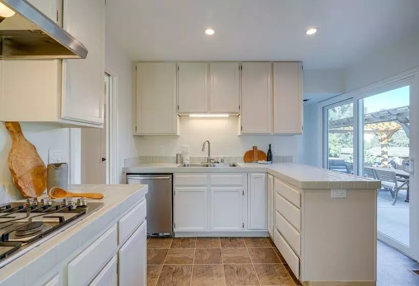 Monterey Bay 4br, 3ba, Hot Tub Near Beaches & Golf