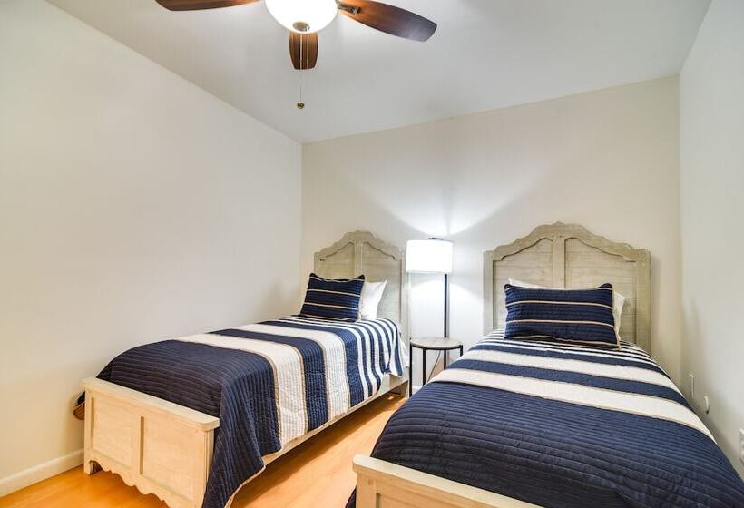 Serene, Coastal Largo Retreat: Minutes To Beaches!