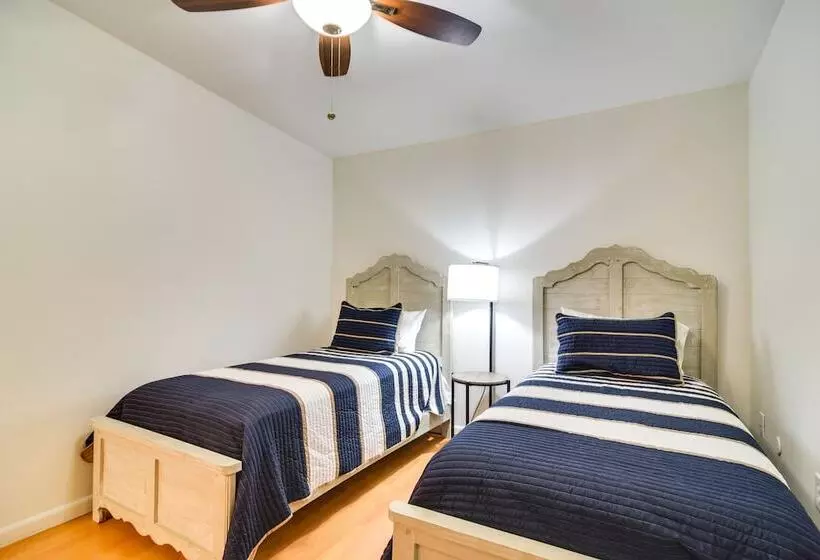 Serene, Coastal Largo Retreat: Minutes To Beaches!