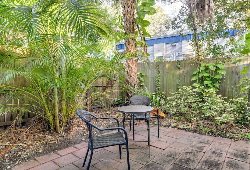 Serene, Coastal Largo Retreat: Minutes To Beaches!