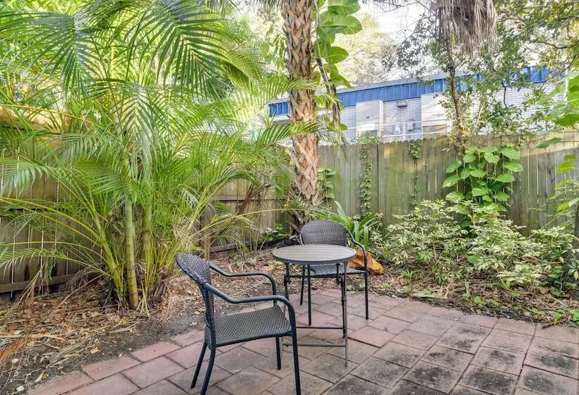 Serene, Coastal Largo Retreat: Minutes To Beaches!