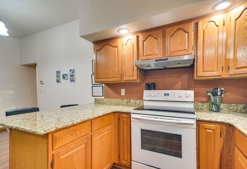 Serene, Coastal Largo Retreat: Minutes To Beaches!