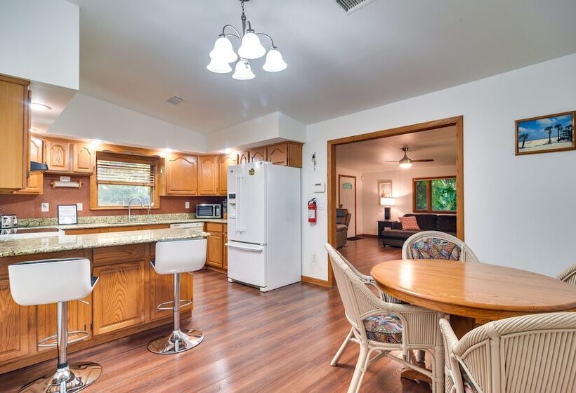 Serene, Coastal Largo Retreat: Minutes To Beaches!