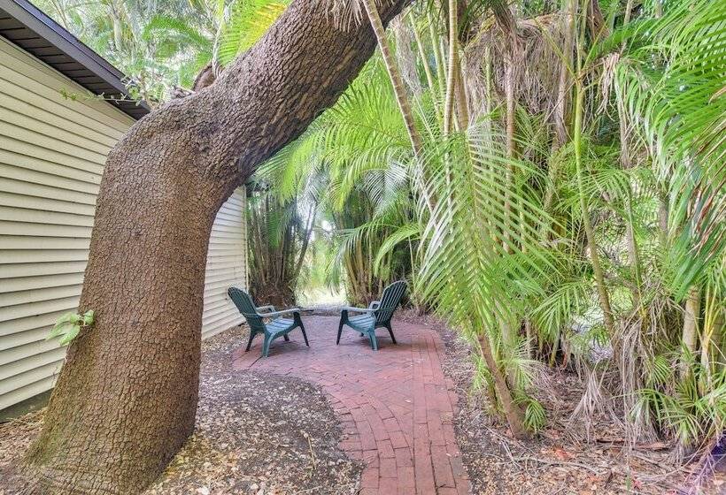 Serene, Coastal Largo Retreat: Minutes To Beaches!