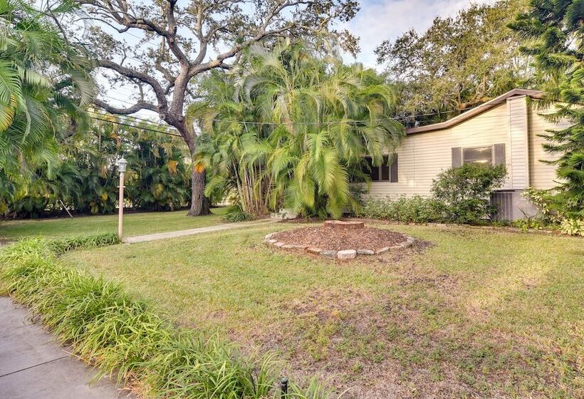 Serene, Coastal Largo Retreat: Minutes To Beaches!