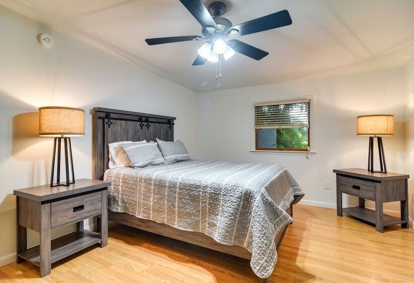 Serene, Coastal Largo Retreat: Minutes To Beaches!