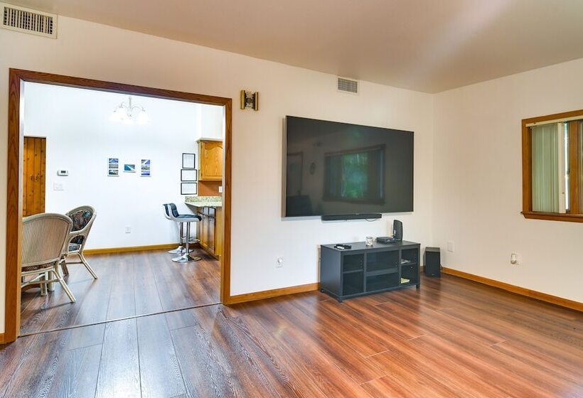 Serene, Coastal Largo Retreat: Minutes To Beaches!