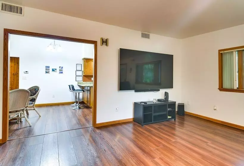 Serene, Coastal Largo Retreat: Minutes To Beaches!