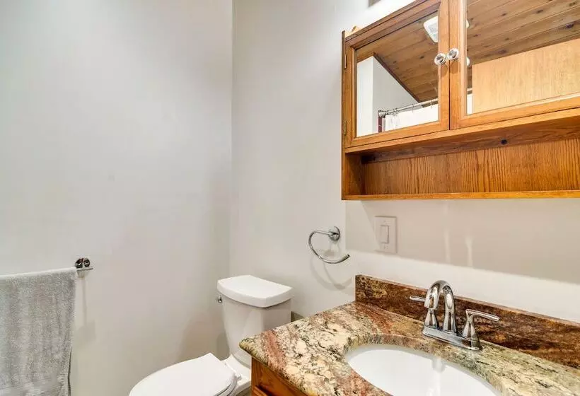 Serene, Coastal Largo Retreat: Minutes To Beaches!