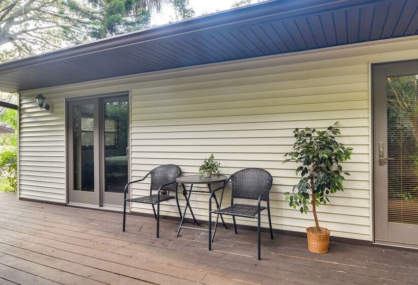 Serene, Coastal Largo Retreat: Minutes To Beaches!