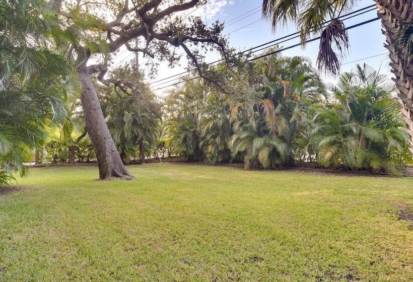 Serene, Coastal Largo Retreat: Minutes To Beaches!