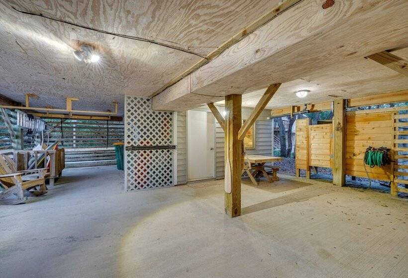 Outer Banks Retreat   Walk To Beach!