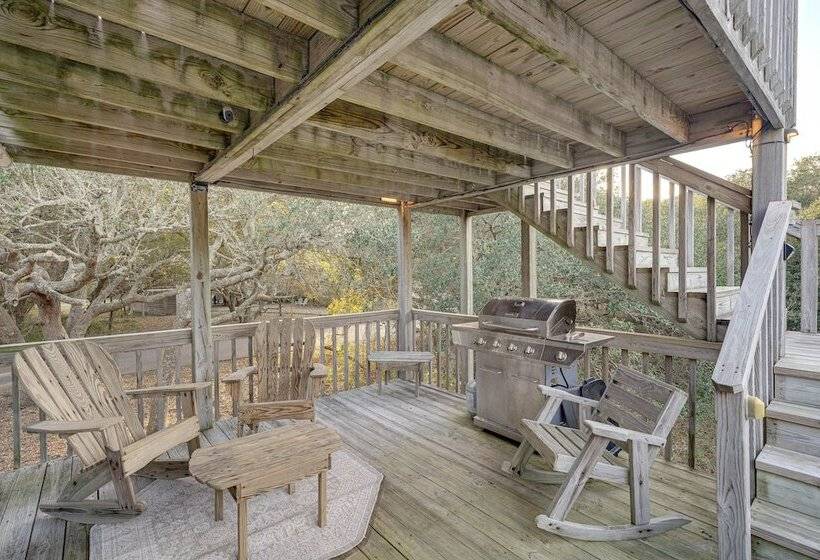 Outer Banks Retreat   Walk To Beach!