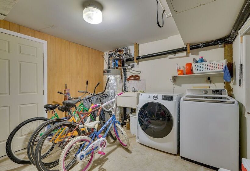 Outer Banks Retreat   Walk To Beach!