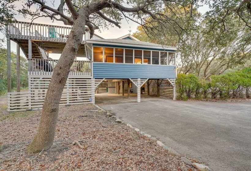 Outer Banks Retreat   Walk To Beach!