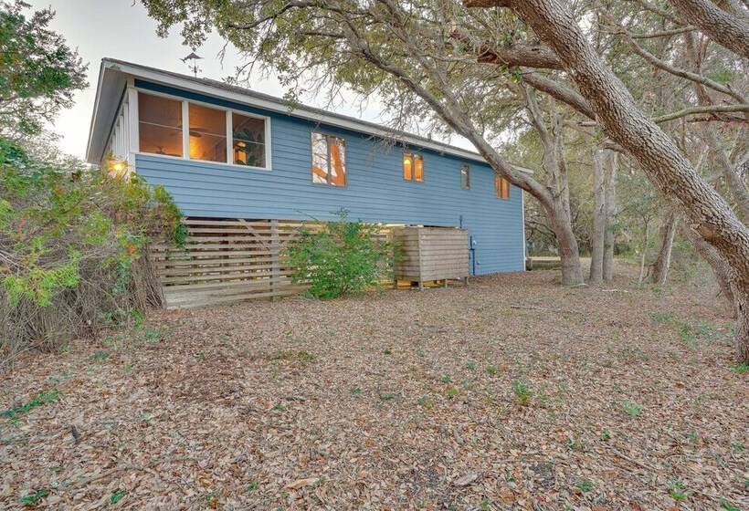 Outer Banks Retreat   Walk To Beach!