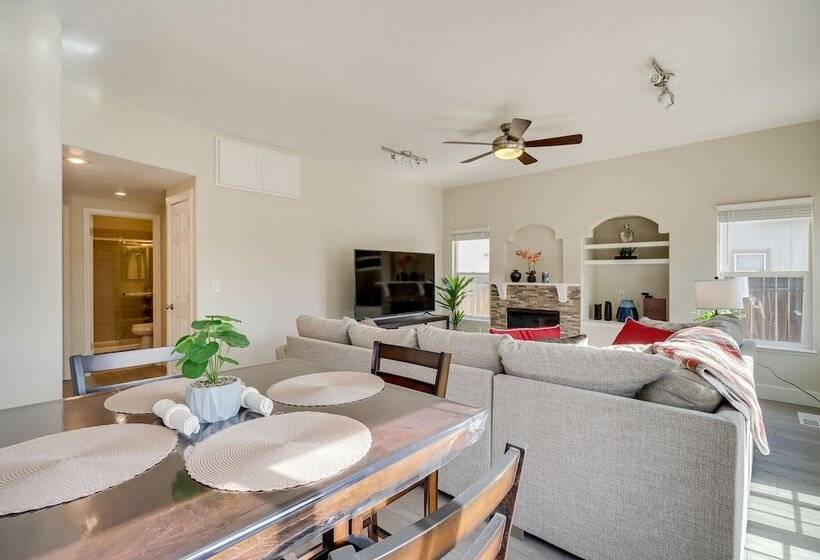 Spacious Family Retreat   4 Mi To Downtown!