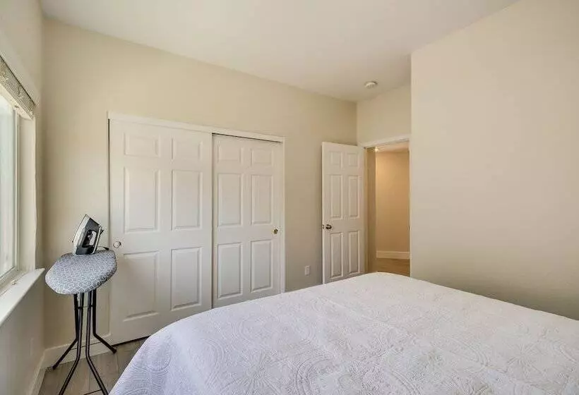 Spacious Family Retreat   4 Mi To Downtown!