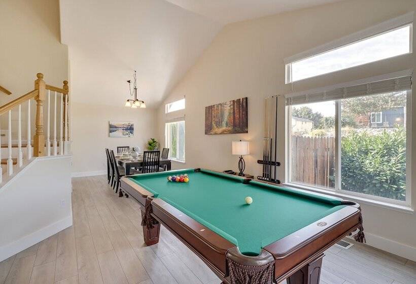 Spacious Family Retreat   4 Mi To Downtown!