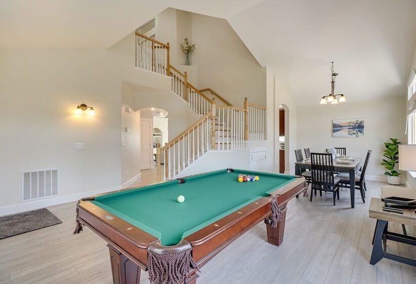 Spacious Family Retreat   4 Mi To Downtown!