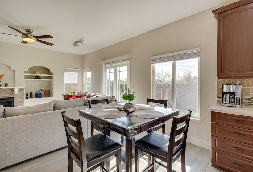 Spacious Family Retreat   4 Mi To Downtown!