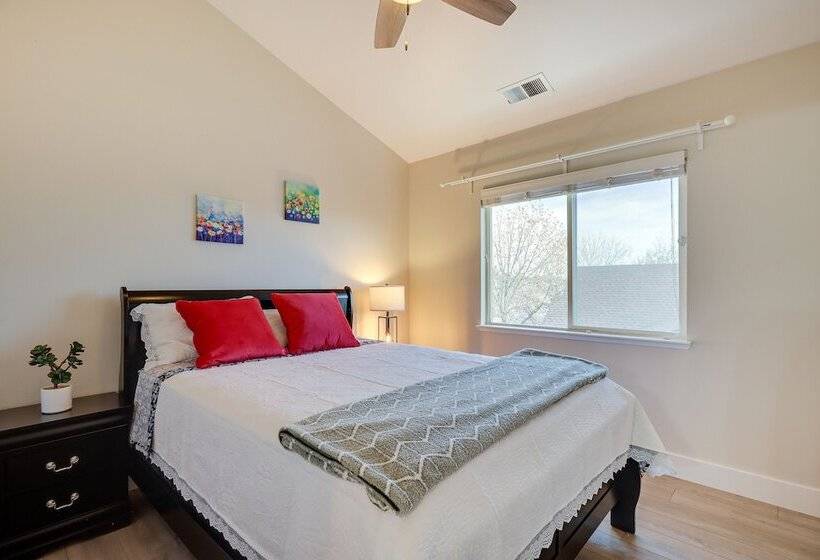 Spacious Family Retreat   4 Mi To Downtown!