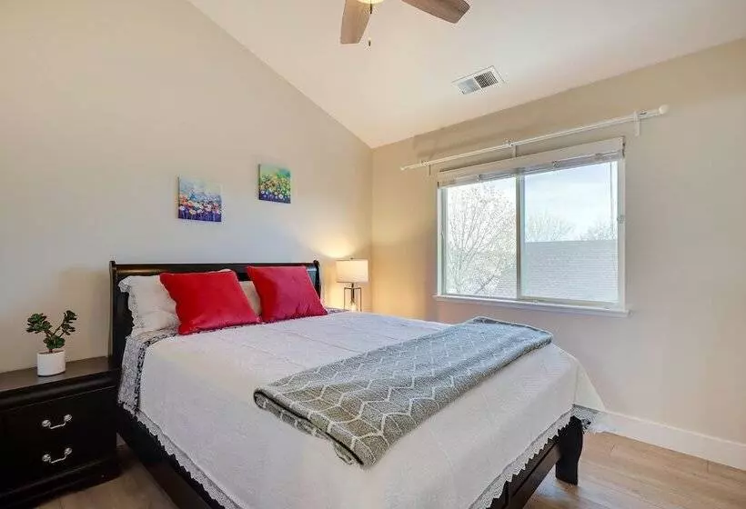 Spacious Family Retreat   4 Mi To Downtown!