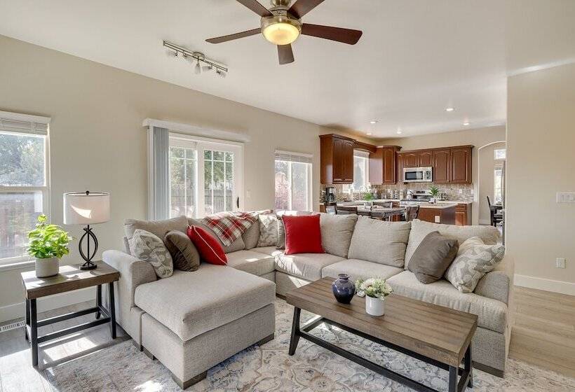 Spacious Family Retreat   4 Mi To Downtown!