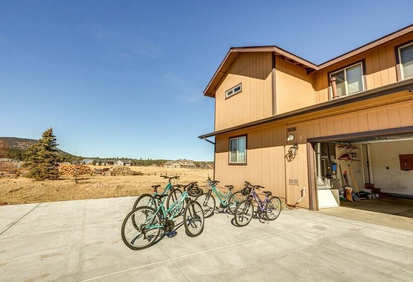 Scenic Flagstaff Home W/ Hot Tub & Mountain Views