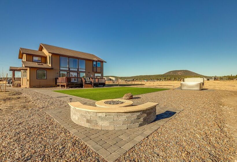 Scenic Flagstaff Home W/ Hot Tub & Mountain Views