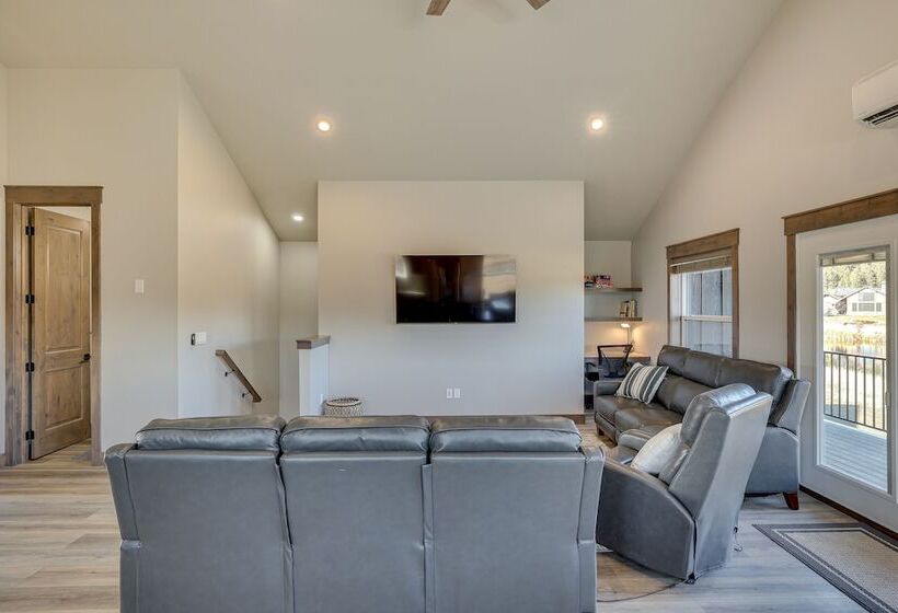 Spacious Mccall Home W/ Private Lake Access!