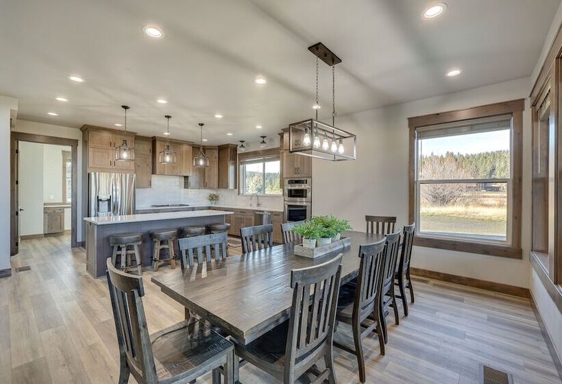 Spacious Mccall Home W/ Private Lake Access!