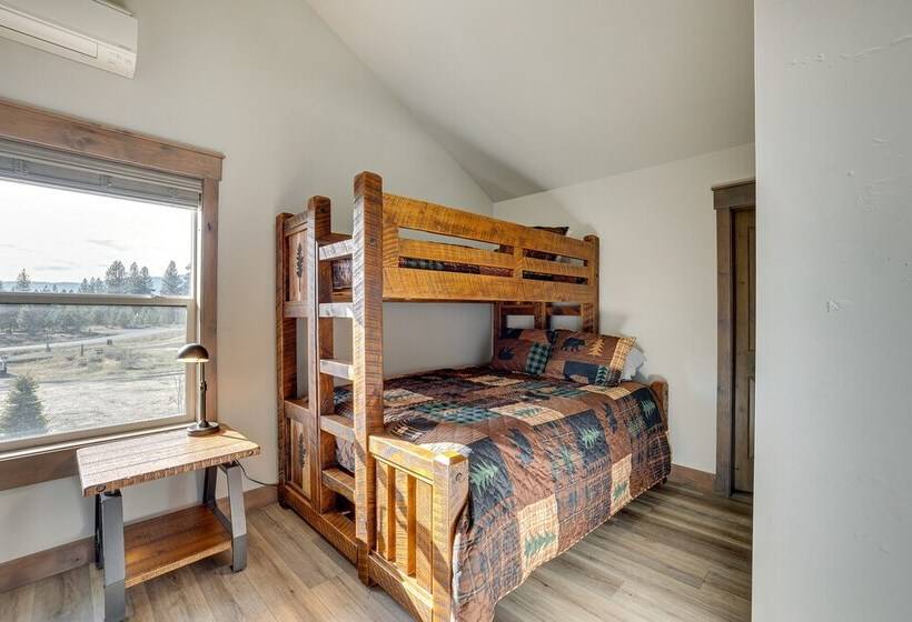 Spacious Mccall Home W/ Private Lake Access!