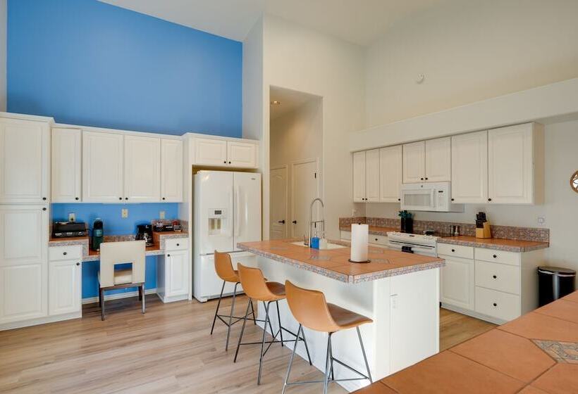 Spanish Style Glendale Home W/ Golf Course Views!