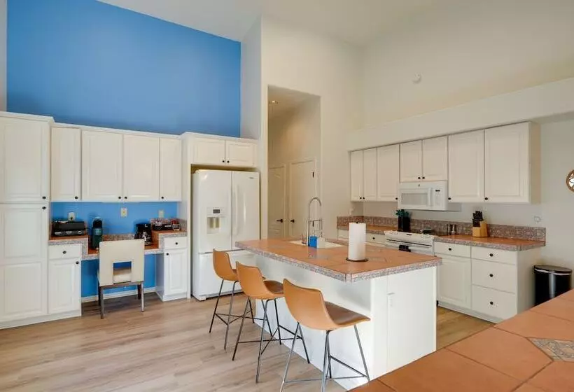 Spanish Style Glendale Home W/ Golf Course Views!