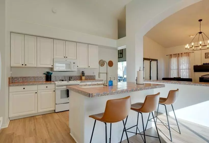 Spanish Style Glendale Home W/ Golf Course Views!