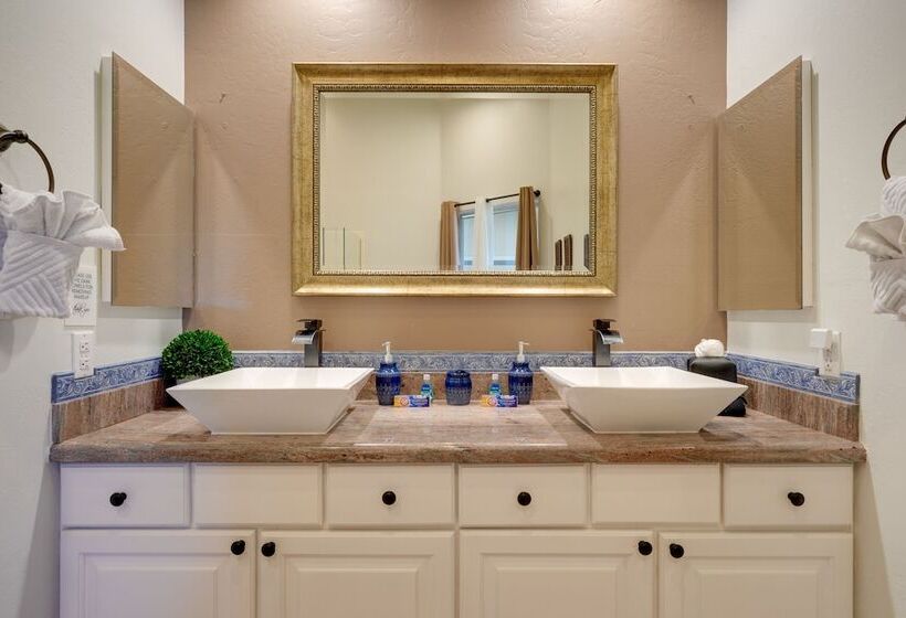 Spanish Style Glendale Home W/ Golf Course Views!