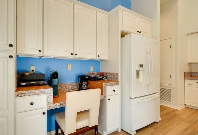 Spanish Style Glendale Home W/ Golf Course Views!