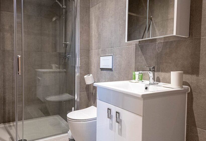 Stunning City View Apartments In Milton Keynes, Central Location Close To Everything, Free Parking