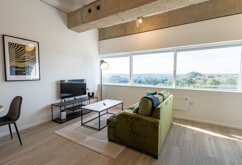 Stunning City View Apartments In Milton Keynes, Central Location Close To Everything, Free Parking