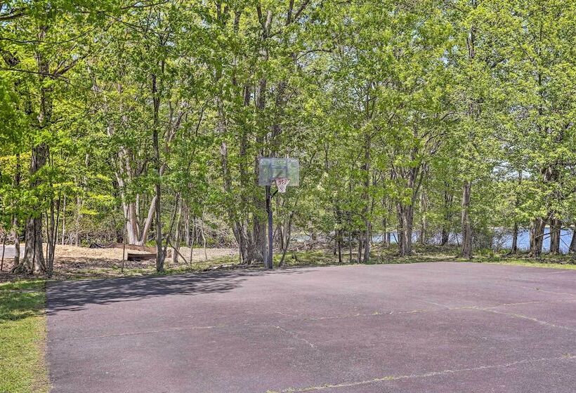 Luxe Lake House W/ Private Beach In Pocono Summit