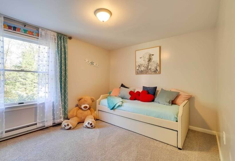 Luxe Lake House W/ Private Beach In Pocono Summit