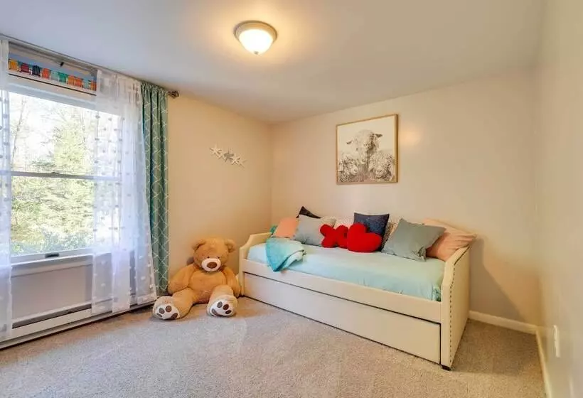 Luxe Lake House W/ Private Beach In Pocono Summit