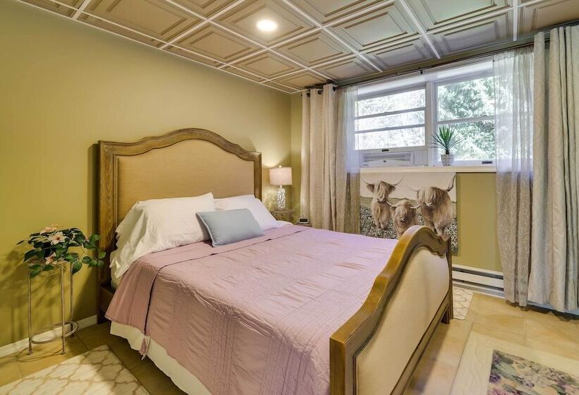 Luxe Lake House W/ Private Beach In Pocono Summit