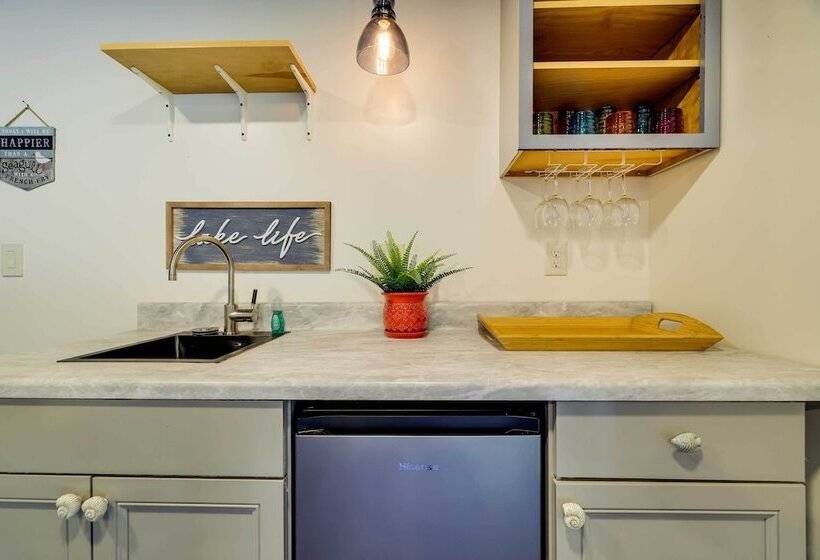 Luxe Lake House W/ Private Beach In Pocono Summit