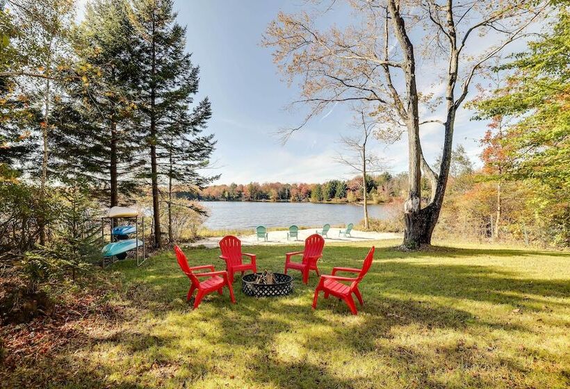 Luxe Lake House W/ Private Beach In Pocono Summit