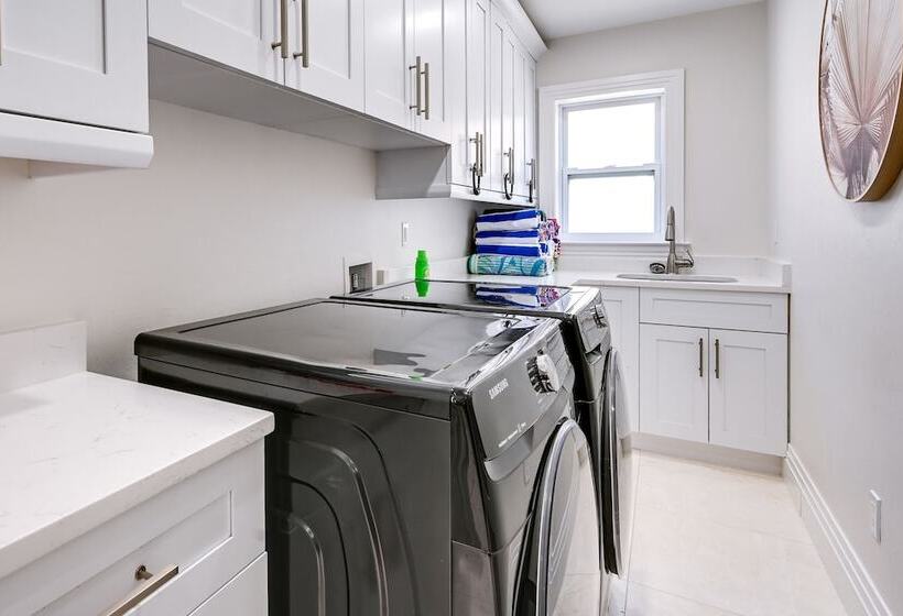 Updated Naples Retreat W/ Private Pool & Patio!